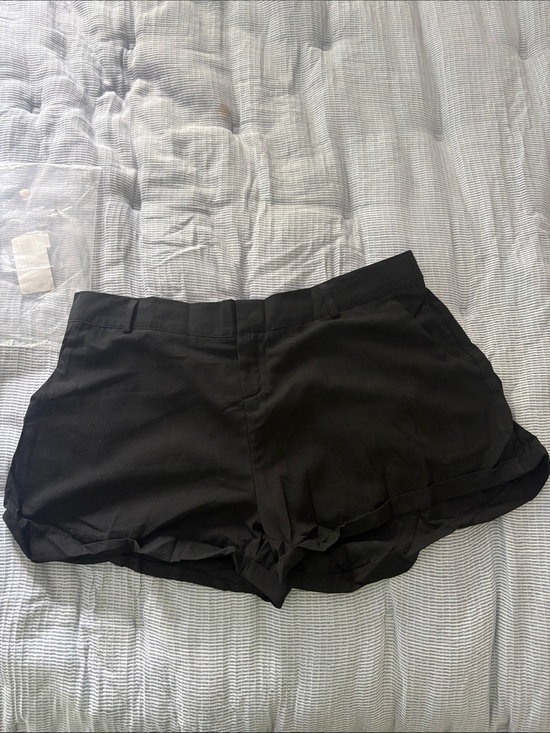 Pants - Women’s Black Casual Shorts - Classic High-Waist Style